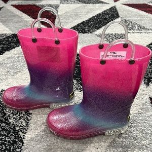 Girls glitter light up ombré rain boots. Size 11 lightly worn